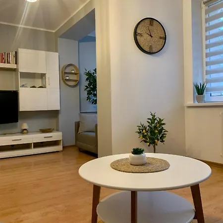 Joanna 2 Parter Blisko Prezero, Dworca Lejlighed