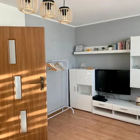 Joanna 2 Parter Blisko Prezero, Dworca Γκλίβιτσε