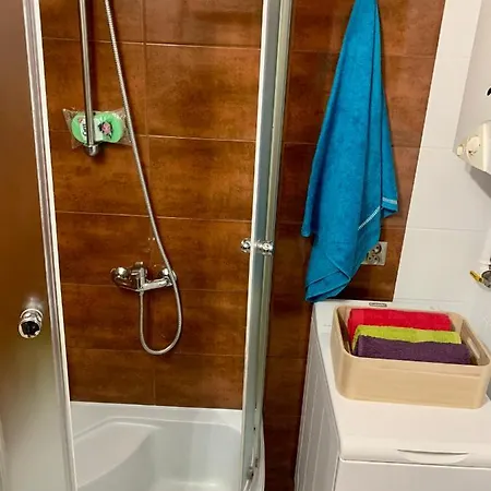 Joanna 2 Parter Blisko Prezero, Dworca