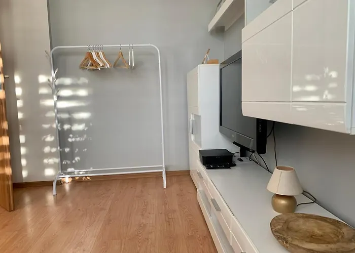 Joanna 2 Parter Blisko Prezero, Dworca * Γκλίβιτσε