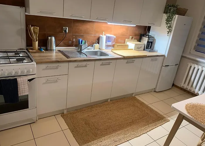 Joanna 2 Parter Blisko Prezero, Dworca * Γκλίβιτσε